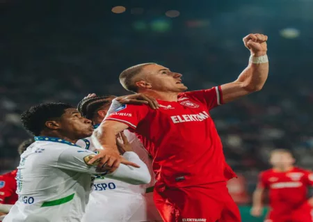 FC Twente Kalah Tanpa Mees Hilgers, PSV Eindhoven Panen Gol FC Twente kalah 1-3 dari PSV Eindhoven