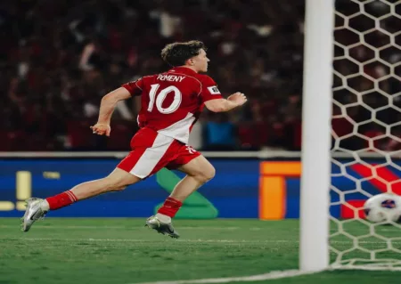 Gol Spektakuler Ole Romeny Terpilih Sebagai Gol Terbaik AFC Gol Ole Romeny dapat penghargaan dari AFC