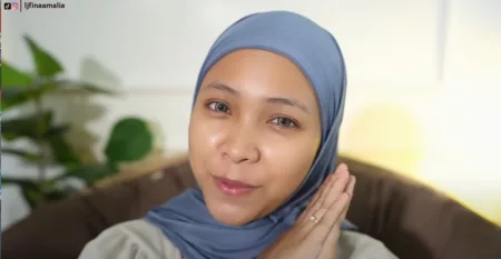 Ijfina Amalia Review Makeup Sachet Minimarket, Bikin Glowing! Ijfina Amalia bagikan review produk makeup Beauty Charm