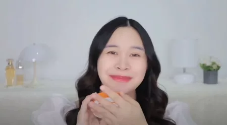 Jemima Livia Bagikan Tips Atasi Mata Panda dan Jerawat, Ini Dua Produk Andalannya Jemima Livia bagikan cara merawat under eye dan jerawat