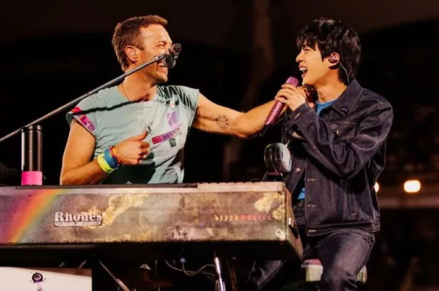 Kolaborasi Coldplay dan Jin BTS menjadi trending