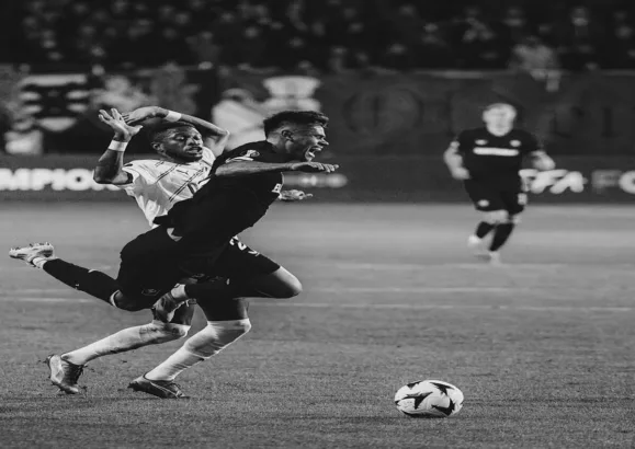 Mees Hilgers tumbang pada pertandingan FC Twente vs Fortuna Sittard