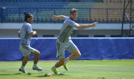 Skuad Pincang Saat Hadapi Borneo FC, Nick Kuipers Serukan Ke Optimisan Skuad Pincang Saat Hadapi Borneo FC, Nick Kuipers Serukan Ke Optimisan
