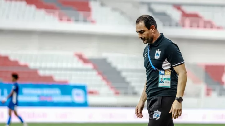 Beberapa pelatih yang menjadi korban pemecatan klub Liga 1 2024/2025