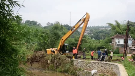 Penanganan banjir yang kerap terjadi di Kecamatan Cimanggung