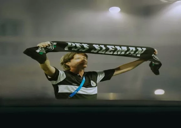 Pelatih PSS Sleman, Pieter Huistra, optimis timnya mampu bungkap Persib Bandung di GBLA