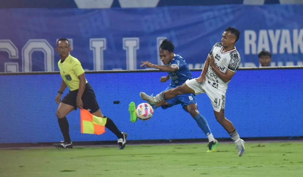 Ingin Merasakan Juara Bersama Persib, Robi Darwis Bertekad Berikan yang Terbaik