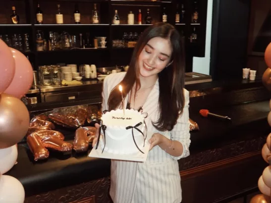 Ranty Maria Rayakan Usia 26 dengan Orang Terkasih (@rantymaria)