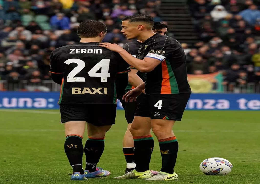 Venezia tahan imbang Lecce dengan skor 1-1