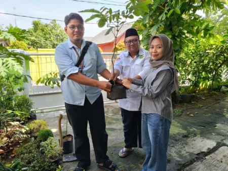 Calon Pengantin di Karawang Wajib Tanam Pohon