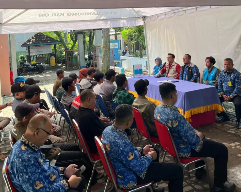 Edukasi Bahaya Listrik dan Sosialisasi PLN Mobile di Lingkungan Kelurahan Cigondewah Kidul