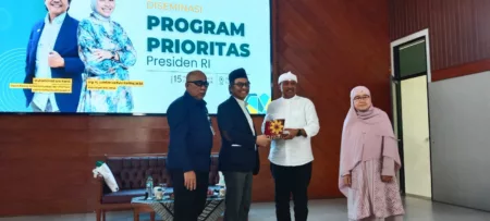 Deputi Komunikasi Presiden RI Sosialisasikan Program Prioritas Prabowo ke Santri Garut