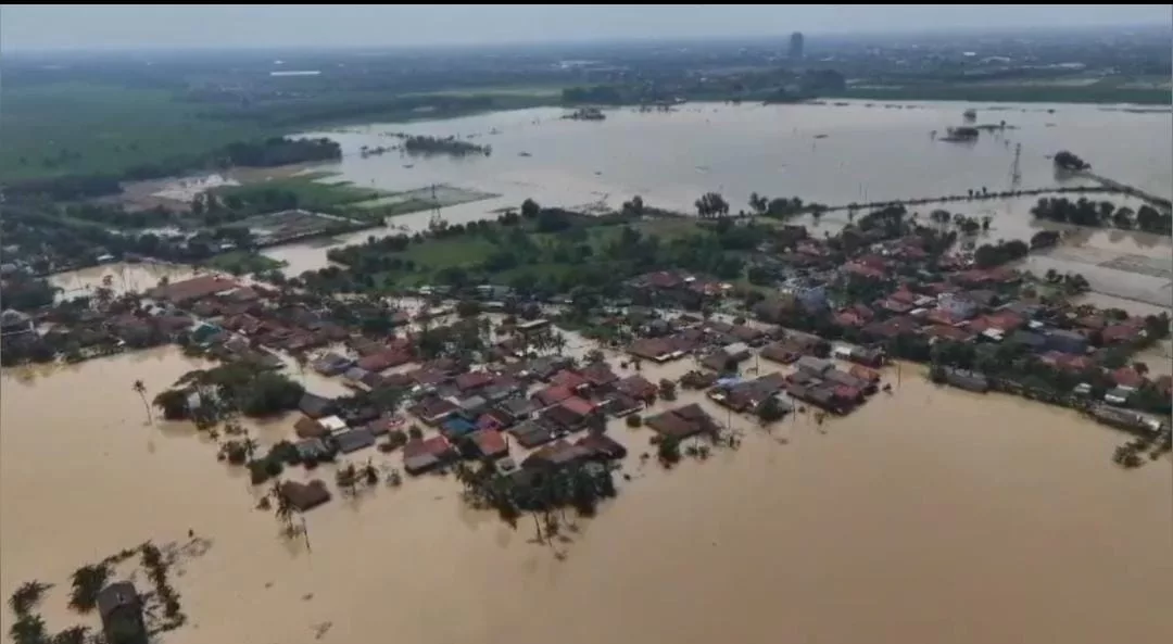 Bupati Karawang Siapkan Solusi Jangka Panjang Atasi Banjir di Karangligar