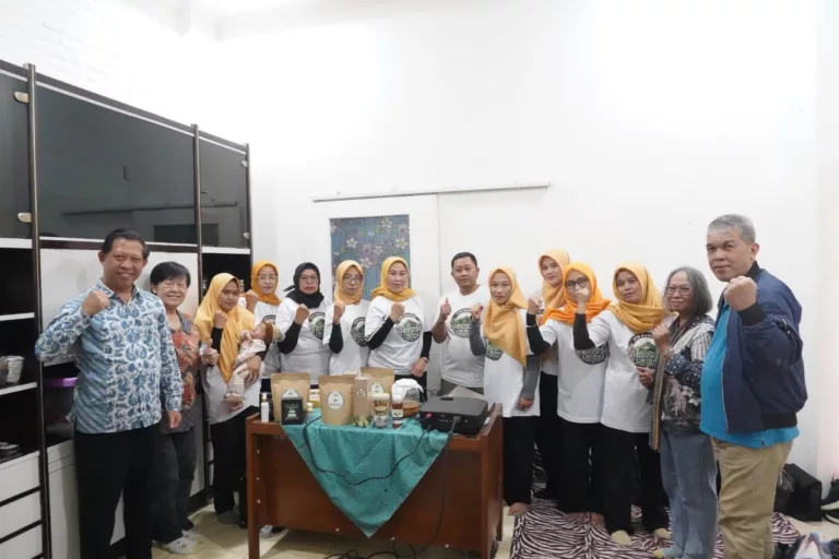 Ibu-ibu UMKM Cikajang Kabupaten Garut