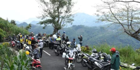 Jalur Lintas Selatan Majalengka sepanjang 29,56 kilometer ini melewati Sindangkasih - Cibodas- Cikowoan Nunuk - Kadut- Gununglarang- Mekarwangi - Bantarmerak - Kepuh sampai Sadawangi Lemahsugih.