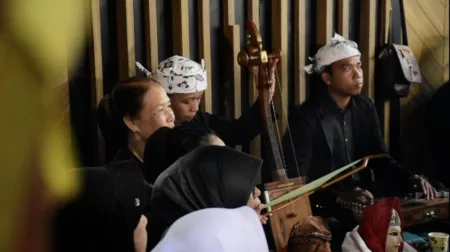 Ngalaksa bukan hanya menjaga identitas budaya, tetapi juga menjadi penggerak ekonomi lokal