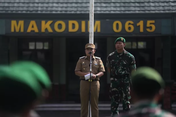 Sinergi TNI dan Pemkab Kuningan Perkuat Stabilitas dan Cegah Premanisme Sinergi TNI dan Pemkab Kuningan Perkuat Stabilitas dan Cegah Premanisme