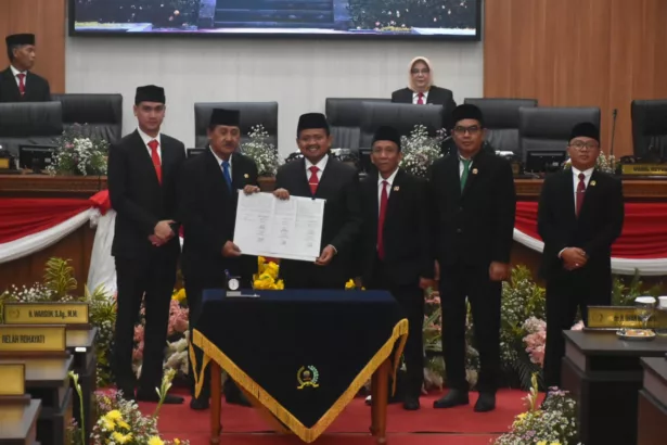 Pemerintah dan DPRD Kabupaten Sumedang resmi mengesahkan tiga