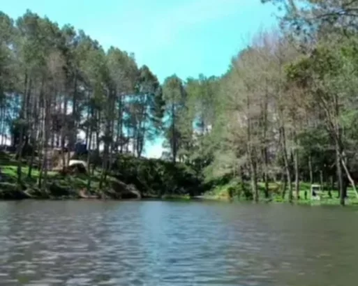 Situ Salawe menjadi salah satu destinasi wisata alam yang sedang naik daun di Kabupaten Garut