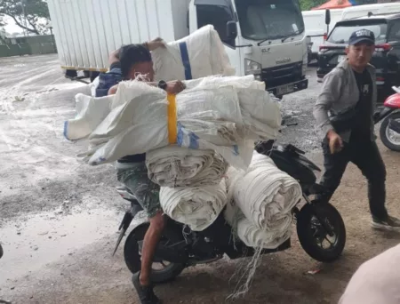 Pegawai Ekspedisi Resah, Oknum Diduga Anggota Ormas Kerap Minta Jatah Karung
