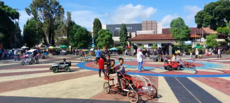 "Morning Walk for Humanity" Tutup Peringatan Hardiknas 2025 di Kuningan