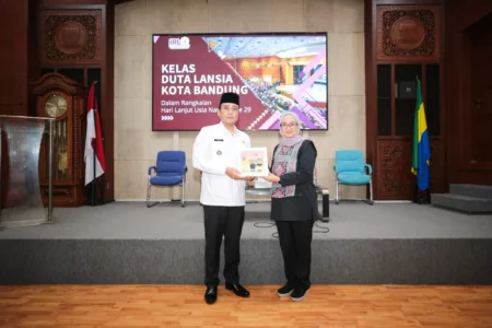 Pemkot Bandung Diganjar Apresiasi Atas Komitmen Ramah Lansia