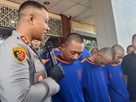 Polres Karawang Ringkus Tiga Sekawan Produsen Tembakau Gorilla, Omzet Capai Jutaan Rupiah