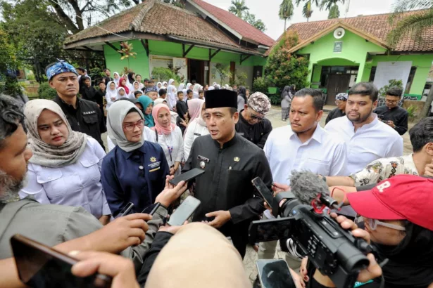 Wakil Wali Kota Bandung Erwin Apresiasi Program MBG di Bandung