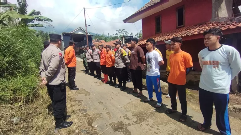 Polsek Cilawu lakukan Pencarian Terhadap Pendaki yang Hilang di Gunung Cikuray Apel gabungan pencarian pendaki hilang di gunung Cikuray Garut