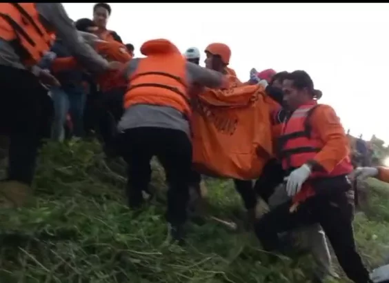 Pelajar Tenggelam di Sungai Irigasi Kotabaru Karawang Ditemukan Meninggal Dunia