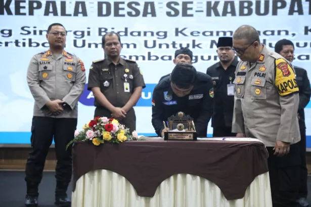 Polres dan Pemkab Purwakarta Teken Komitmen Bersama Dukung Keamanan dan Pembangunan Desa