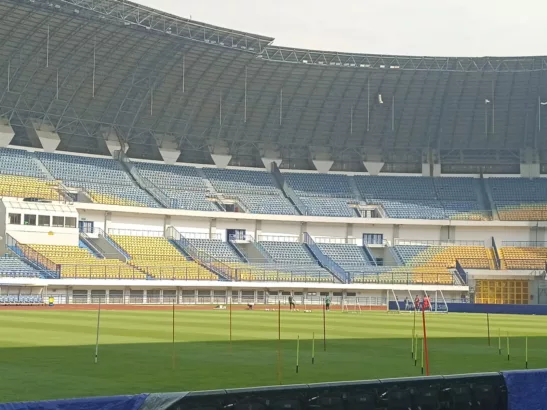 Persib Bandung Menyayangkan Oknum Bobotoh yang Merusak GBLA