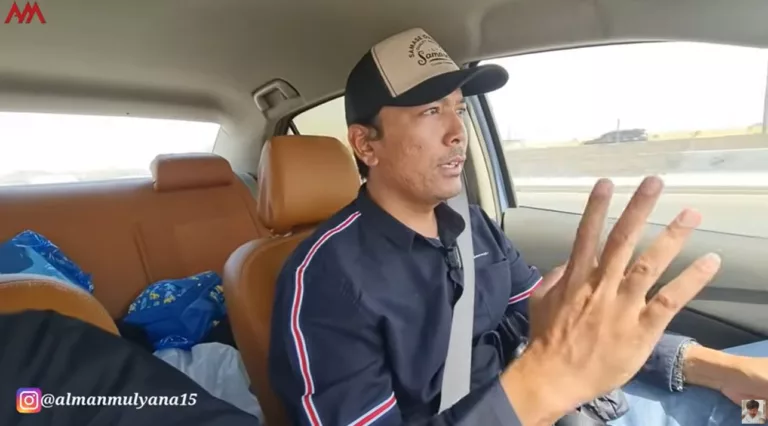YouTuber Indonesia di Mekkah Kena Mental Sampai Ngungsi Ke Jeddah (Youtube Alman Mulyana)