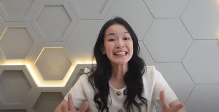 Felicia Putri Tjiasaka membahas agar dapat menjadi kaya sebelum umur 30-an