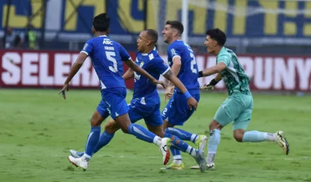 Gustavo Franca Memimpin Torehan Ini di Persib Bandung Pada Musim 2024/2025