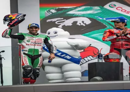 Johann Zarco Pertahankan Posisi di MotoGP Inggris 2025 Meski Ditekan Marquez Pebalap LCR Honda, Johann Zarco