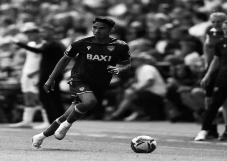 Marselino Ferdinan melakukan debut di EFL Championship bersama Oxford United