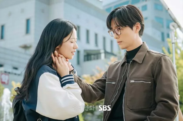 Our Movie tampilkan Namkoong Min dan Jeon Yeo Been saling terikat dalam hubungan