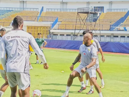 David Da Silva dan Dedi Kusnandar Sudah Ikut Berlatih Di Lapangan Hijau