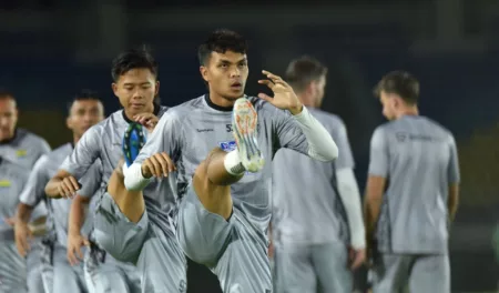 Setelah Mengangkat Trophy Juara Bersama Persib, Irianto Pastikan Akan Ke Surabaya