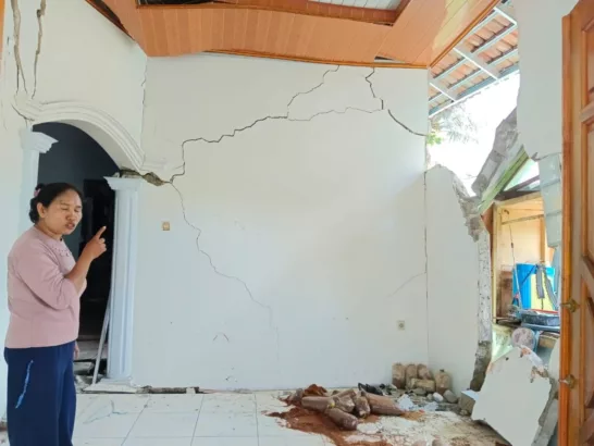 rumah warga di Kampung Cigintung, Desa Pasirmunjul, Kecamatan Sukatani, Kabupaten Purwakarta, mengalami kerusakan akibat fenomena pergerakan tanah