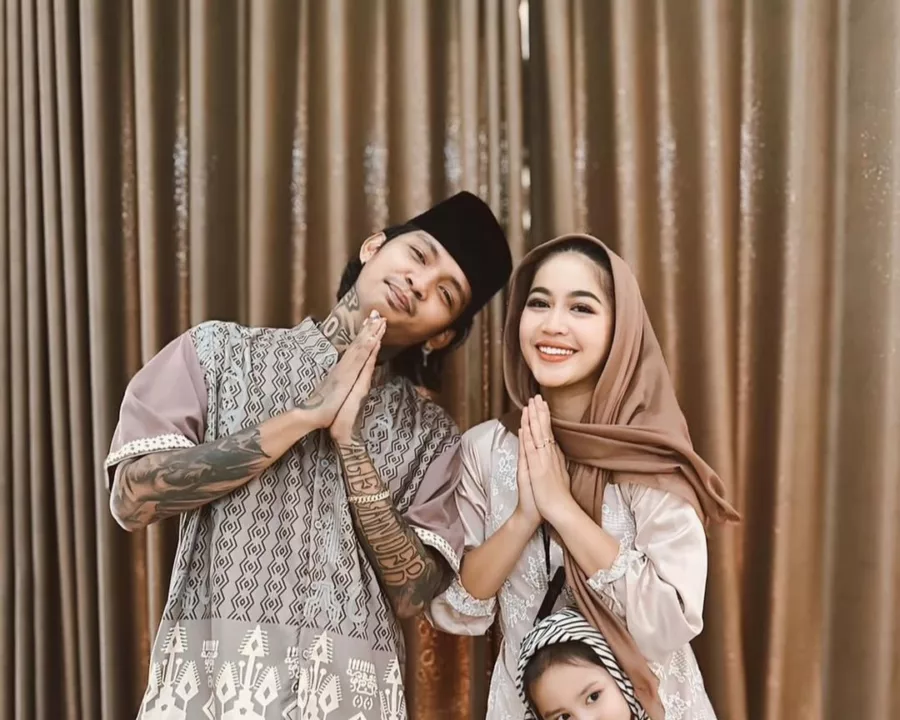 Young Lex Resmi Bercerai dengan Eriska Nakesya 9@young_lex18)