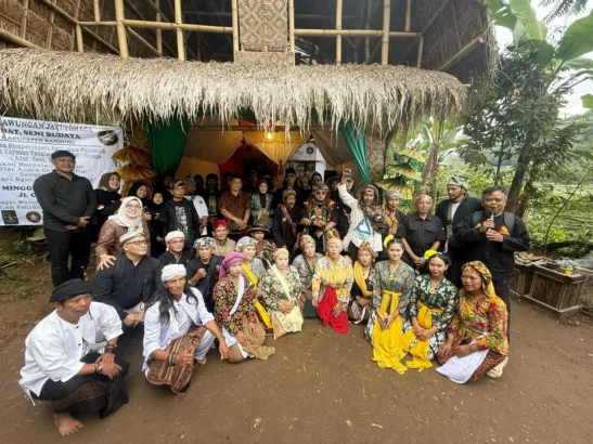 Anggota DPD RI, Aanya Rina Casmayanti Bersama Anggota dan Pengurus Yayasan Panglawungan Jati Tohaga