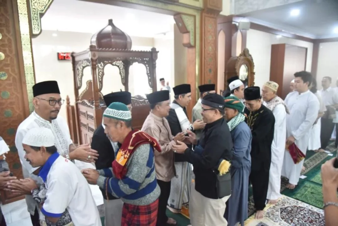 Idul Adha di Kuningan, Bupati Serahkan Kurban dan Paparkan Capaian Musofahah Stetelah Melakukan Shalat Sunnah Idul Adha di Tingkat Kuningan