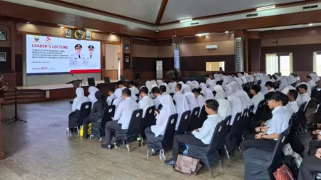 CPNS Sumedang 2024 Harus Jadi Agen Perubahan Pelayanan Publik Sebanyak 174 Calon Pegawai Negeri Sipil (CPNS) formasi 2024 di lingkungan Pemerintah Kabupaten Sumedang mengikuti kegiatan pembekalan