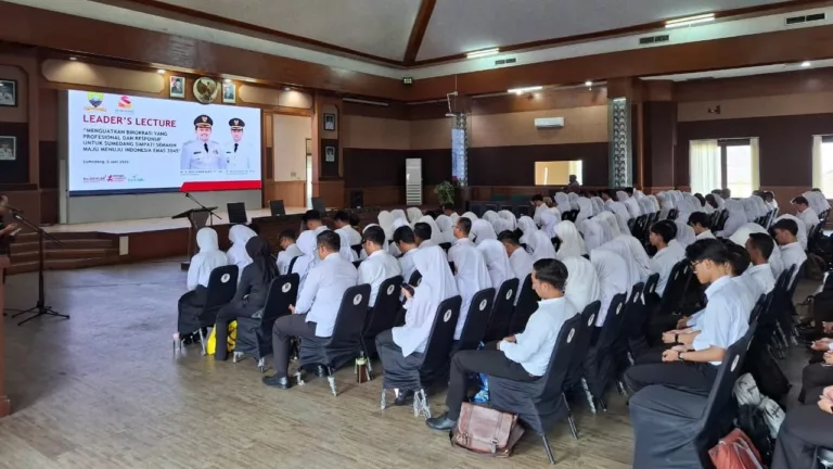 CPNS Sumedang 2024 Harus Jadi Agen Perubahan Pelayanan Publik Sebanyak 174 Calon Pegawai Negeri Sipil (CPNS) formasi 2024 di lingkungan Pemerintah Kabupaten Sumedang mengikuti kegiatan pembekalan