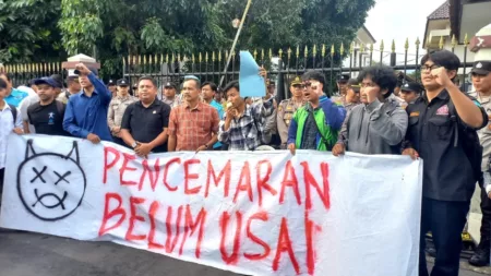 Warga dan Mahasiswa Desak Perbaikan Serius Pengelolaan Sampah TPA Ciangir Tasikmalaya Aksi Badan Eksekutif Mahasiswa (BEM) FKIP dan Fakultas Pertanian Universitas Siliwangi (Unsil), bersama organisasi Indonesia Green Movement (IGM)