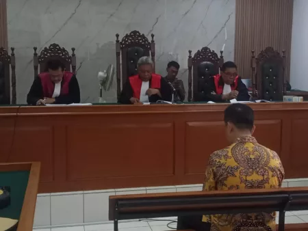 Ema Sumarna Terlihat Lesu Saat Jalani Sidang Putusan Kasus Korupsi CCTV Lanjutan Sidang Kasus Pengadaan CCTV Pemkot Bandung
