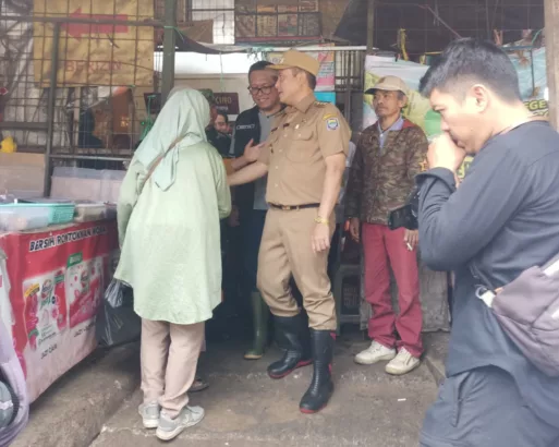 Pedagang Pasar Suci Berdialog dengan Wakil Walikota Bandung, Erwin