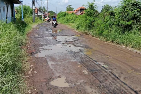Hampir 40 Persen Jalan di Majalengka Rusak, Bupati Minta Warga Tetap Sabar Jelan Rusak di Majalengka